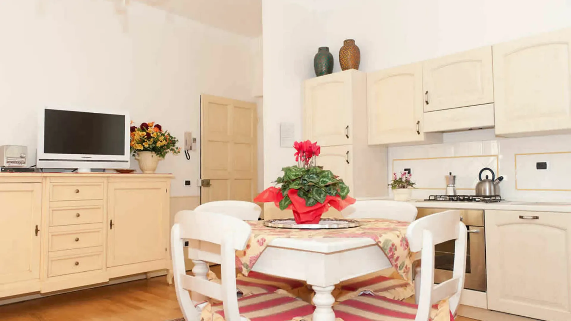 Apartments In Pistoia 0*,